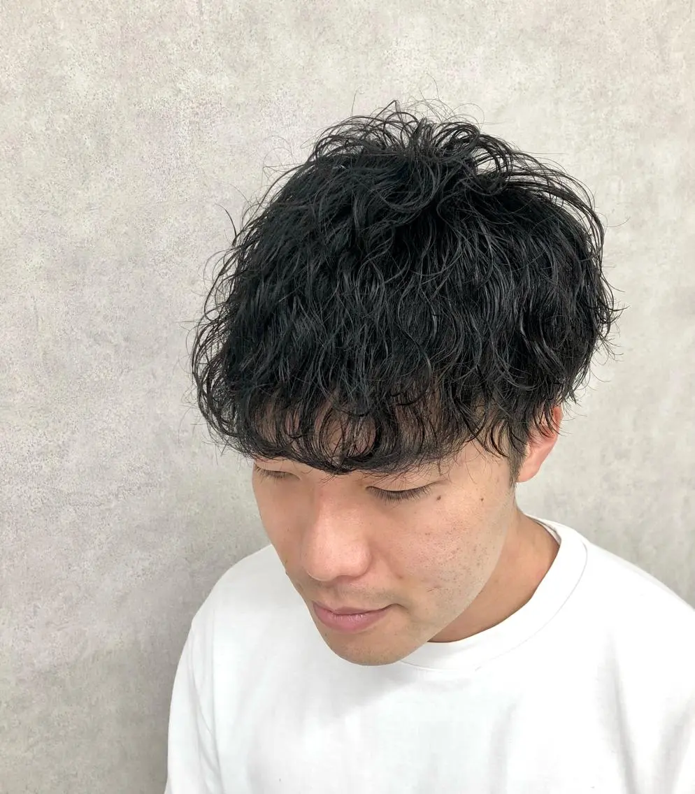 ショート メンズ 波巻きパーマ カット トリートメント ショート、韓国メンズ ヘアのかつらぎのヘアスタイル