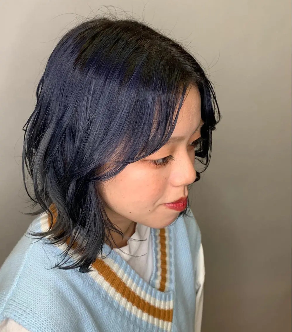 ミディアム カラー 黒髪 ブルーカラー ブルーブラック ウスイ ハルカのヘアスタイル
