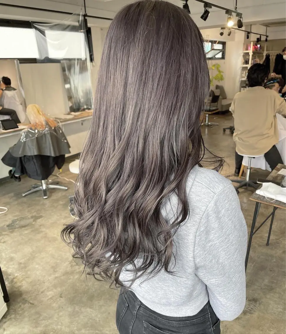ロング カラー グレージュ ハイトーンカラー ハイトーングレージュ ロング ヘアカラー トリートメント ハイトーン/レイヤー /ケアブリーチ石川治のヘアスタイル