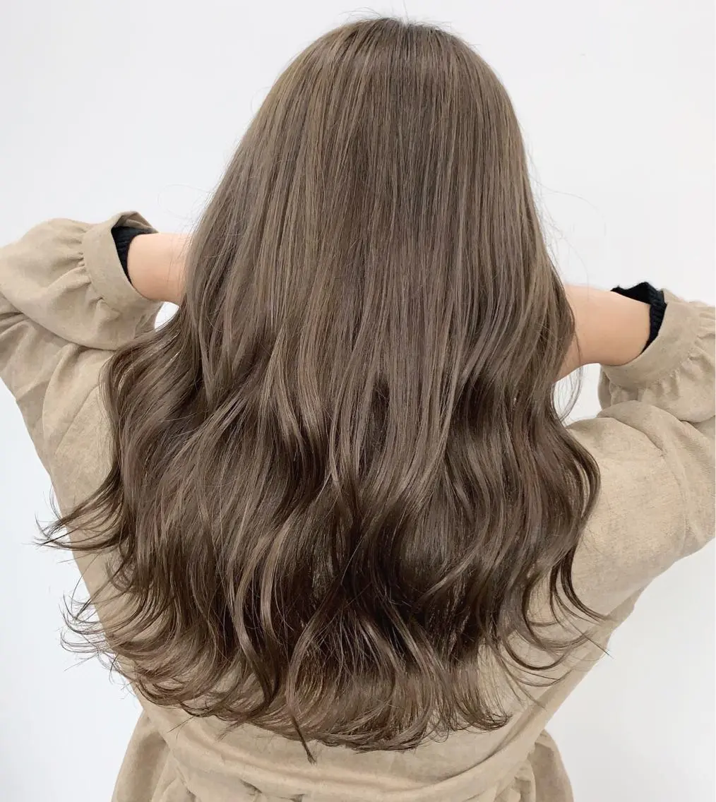 セミロング ハイライト 山田 絵里菜のヘアスタイル