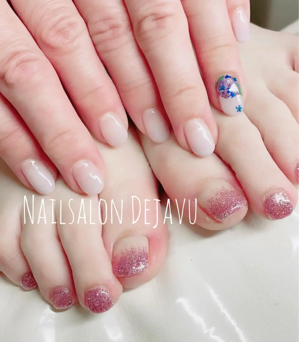 ネイル アートネイル フットネイル グラデーション Nail salon Dejavu 🌿のネイルデザイン