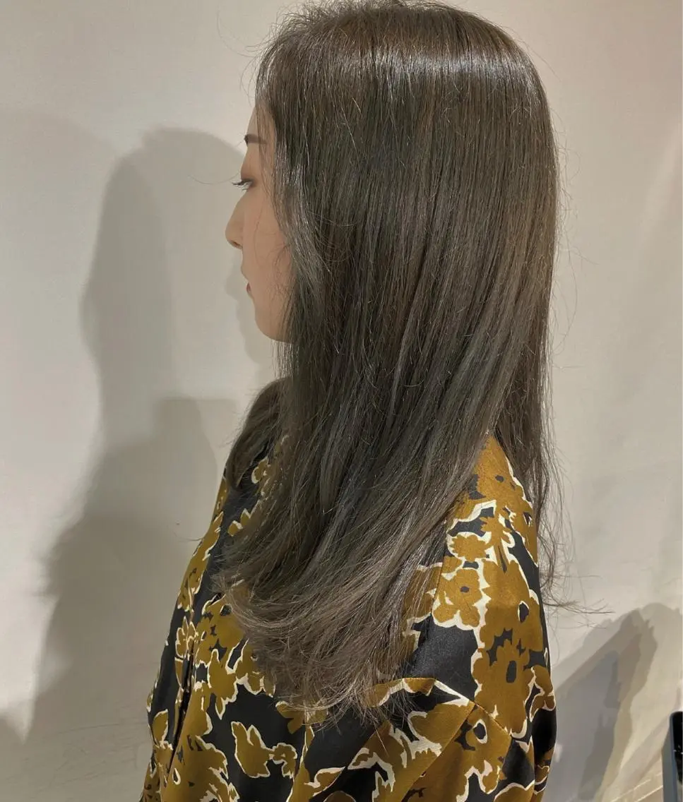 セミロング カラー グレージュ カーキグレージュ カット ヘアカラー トリートメント scene. haraのヘアスタイル