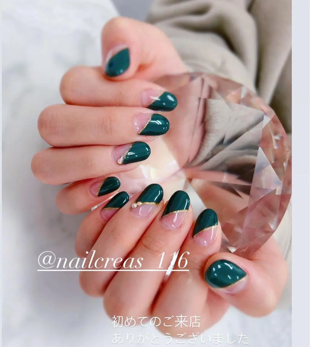 ネイル フレンチネイル ゴールド ラメ(グリッター) ロングネイル 斜めフレンチ ハンドネイル NAIL CREAs ネイルクレアズのネイルデザイン