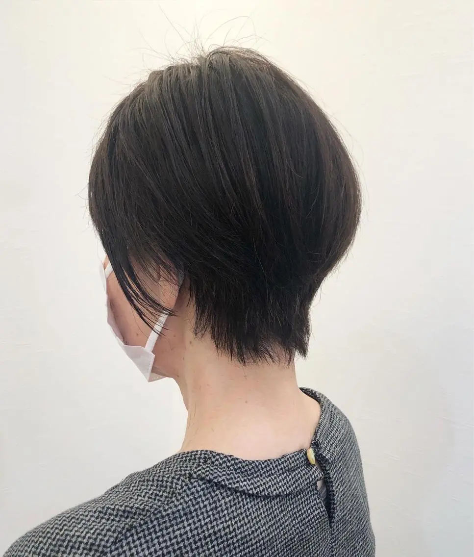 ショート ツノガイ エリのヘアスタイル