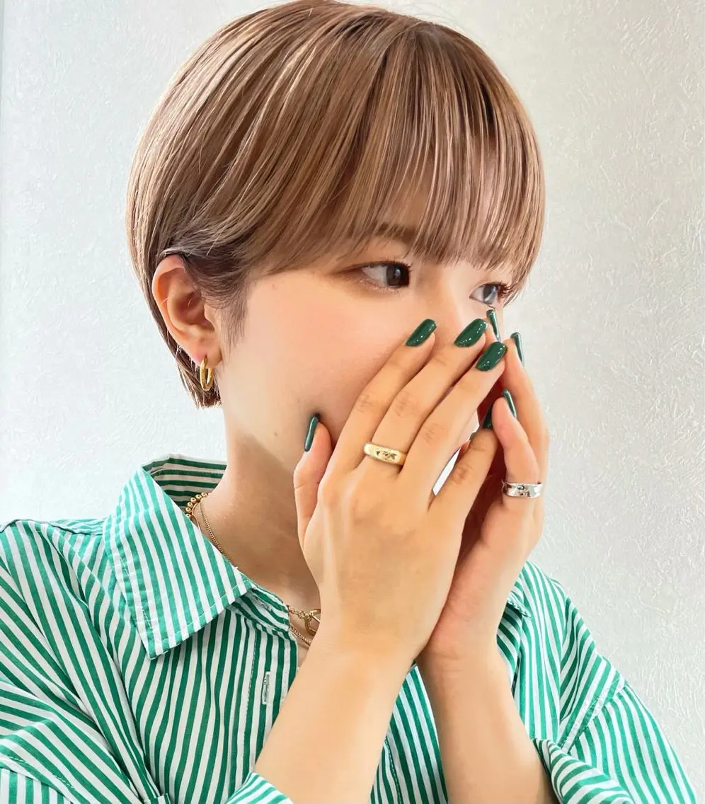 ショート ハンサムショート ハイライト 髪質改善 レイヤーカット マニッシュショート 🎗️comoda 神戸三宮 髪質改善のヘアスタイル