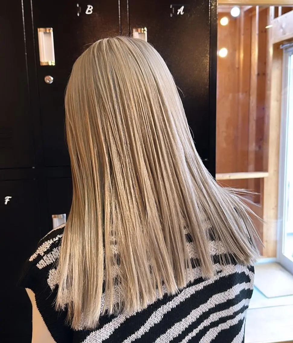 セミロング ヘアカラー 透けるミルクティー ☕赤味ゼロ★はる吉のヘアスタイル