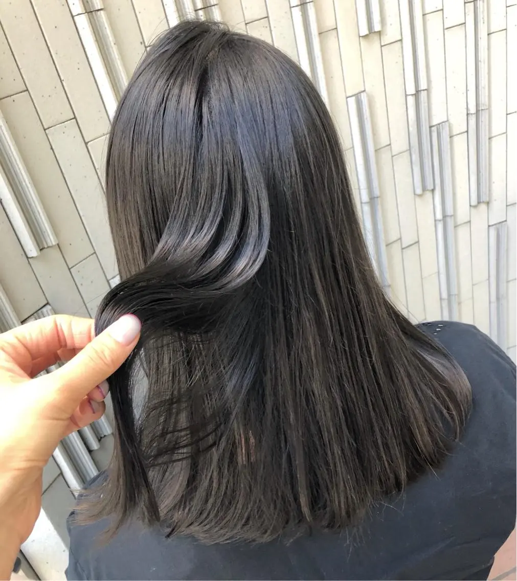 セミロング カラー グレージュ カーキグレージュ 縮毛矯正 トリートメント 🍊新宿南口🍊 ERINAのヘアスタイル