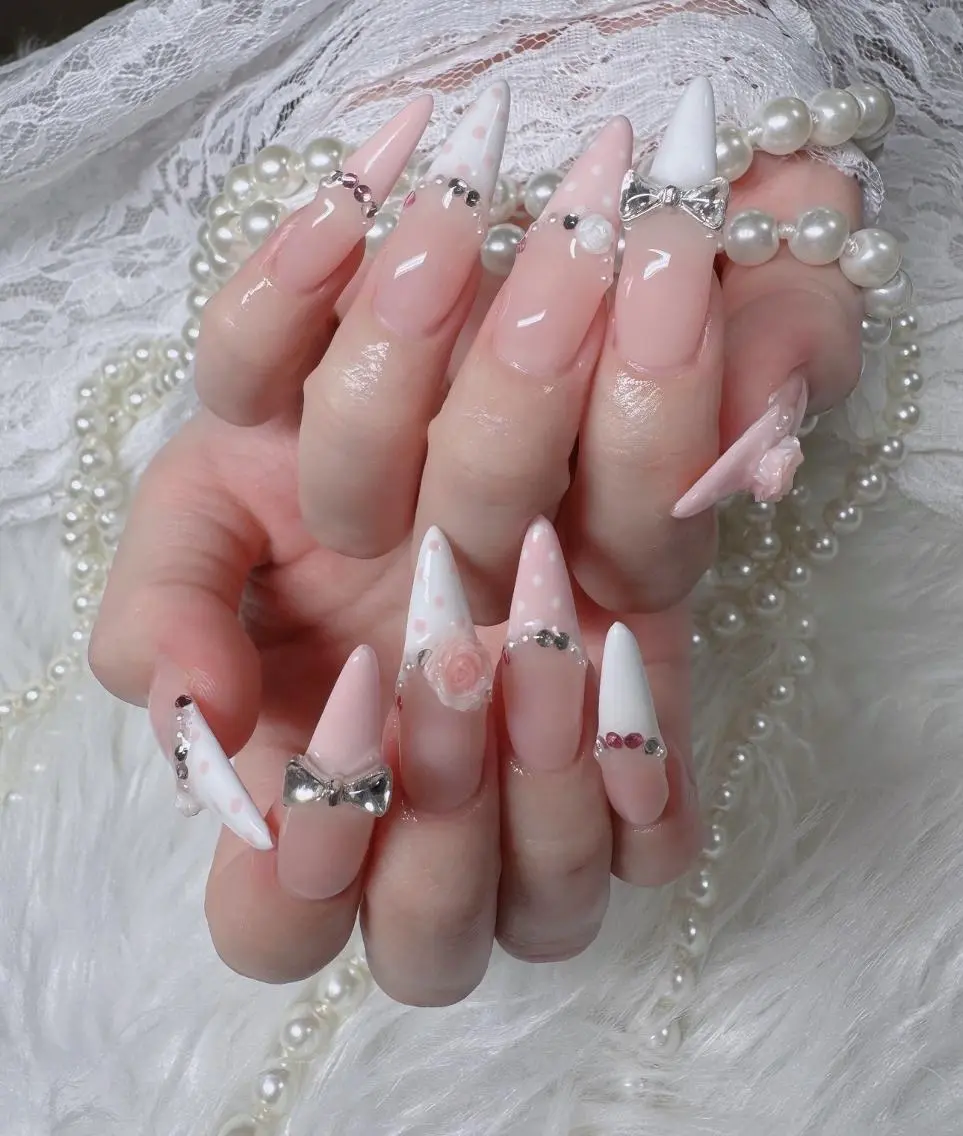 ネイル オーロラネイル フレンチネイル ジェルネイル ハロウィン キラキラネイル ハンドネイル H.baby Nail Salonのネイルデザイン