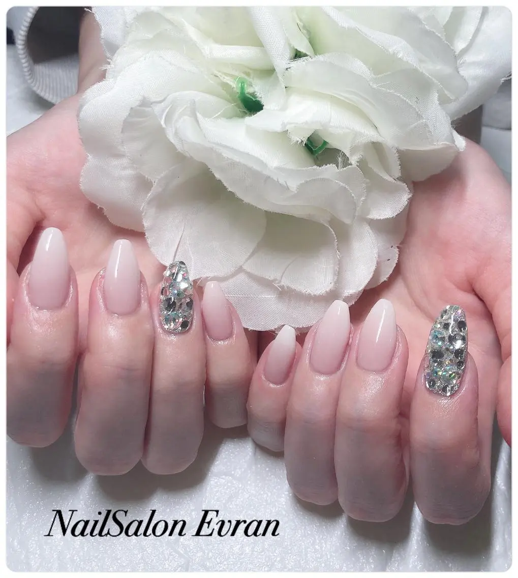 ネイル アートネイル フレンチネイル マグネットネイル 持ち込み ニュアンスネイル ハンドネイル Nail salon Evranのネイルデザイン