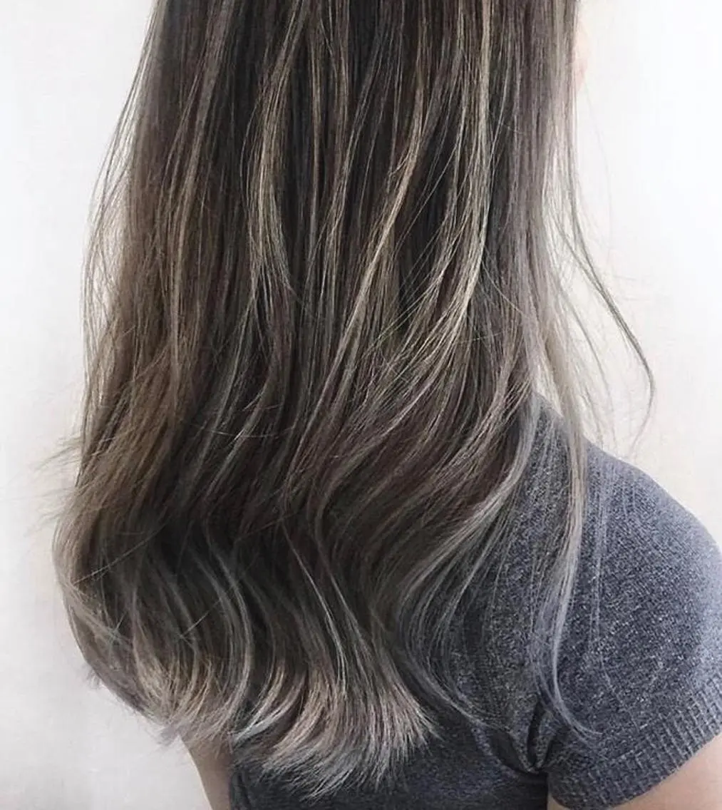 ミディアム カラー アッシュ グラデーションカラー グレージュ ケア剤オタク×海外 ヘア長谷川裕起のヘアスタイル