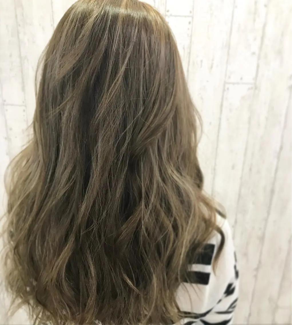 セミロング カラー グレージュ ハイライトカラー 外国人風カラー ハイライト kazufumi ..のヘアスタイル
