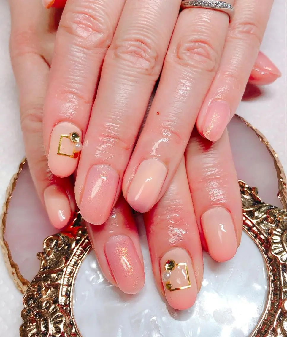ネイル シンプルネイル CROWN プライベートサロンのネイルデザイン