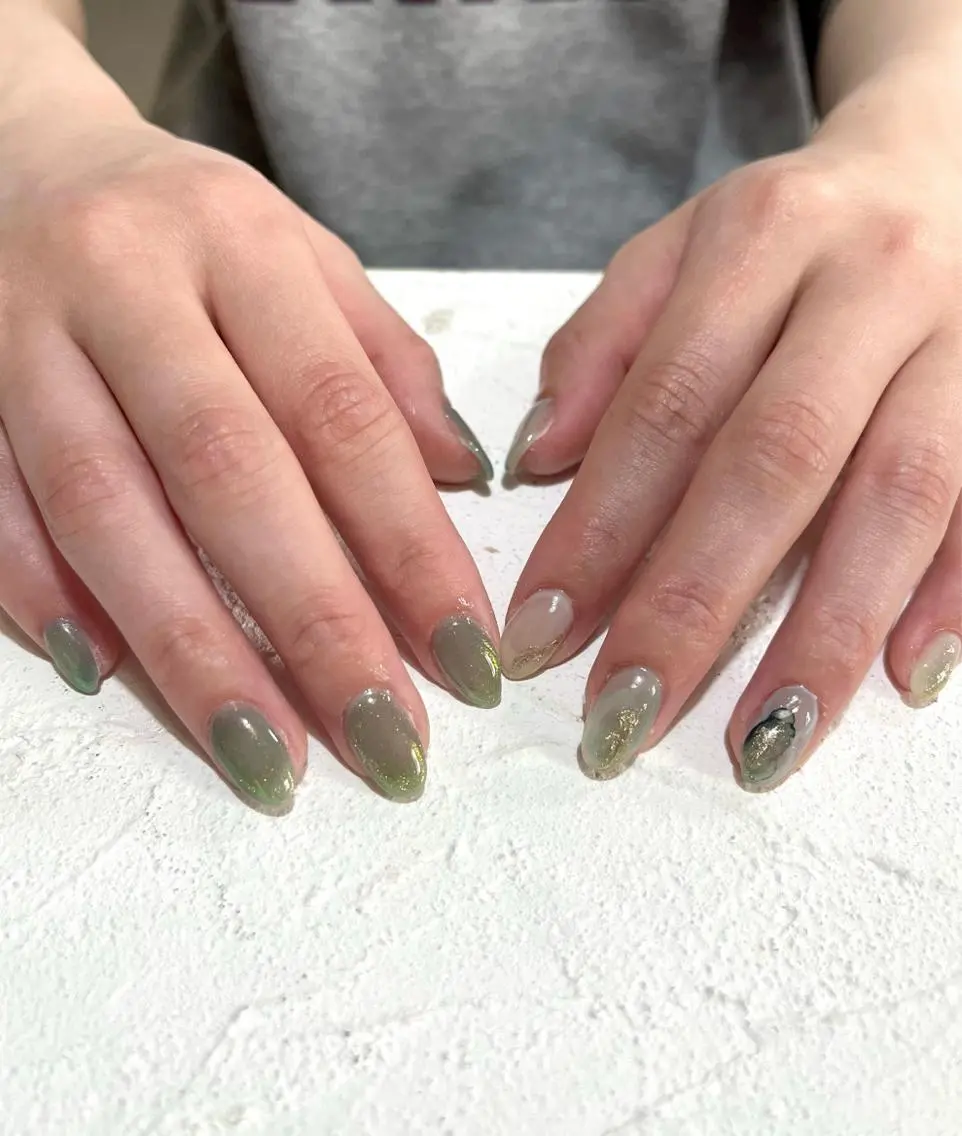 ネイル ジェルネイル グリーン マグネットネイル ニュアンスネイル オフィスネイル felice nailのネイルデザイン