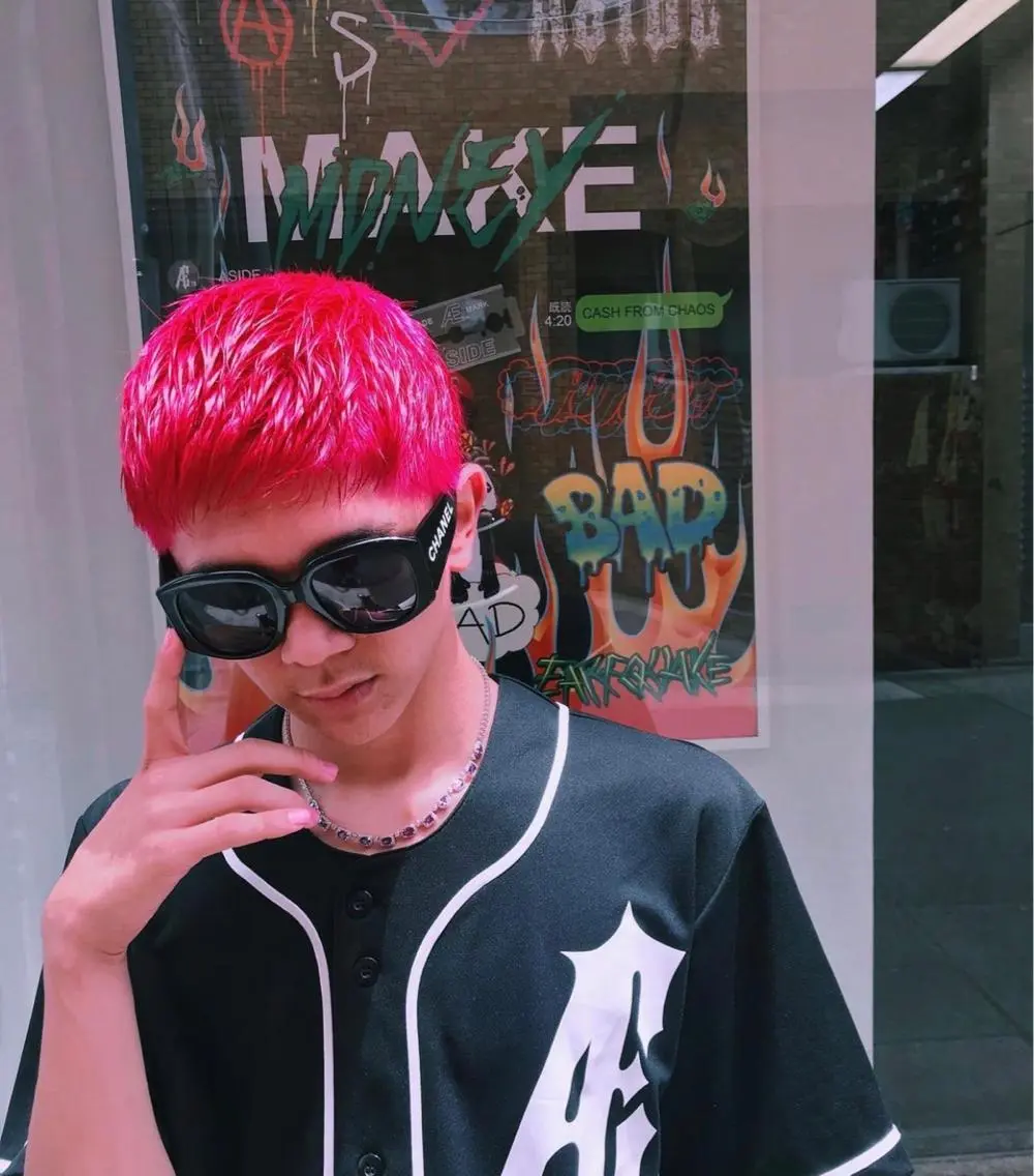 ショート カラー メンズ シールエクステ メンズバレイヤージュ メンズブリーチ フェードカット メンズハイライト ヘアカラー WEST OLAND加藤圭介のヘアスタイル
