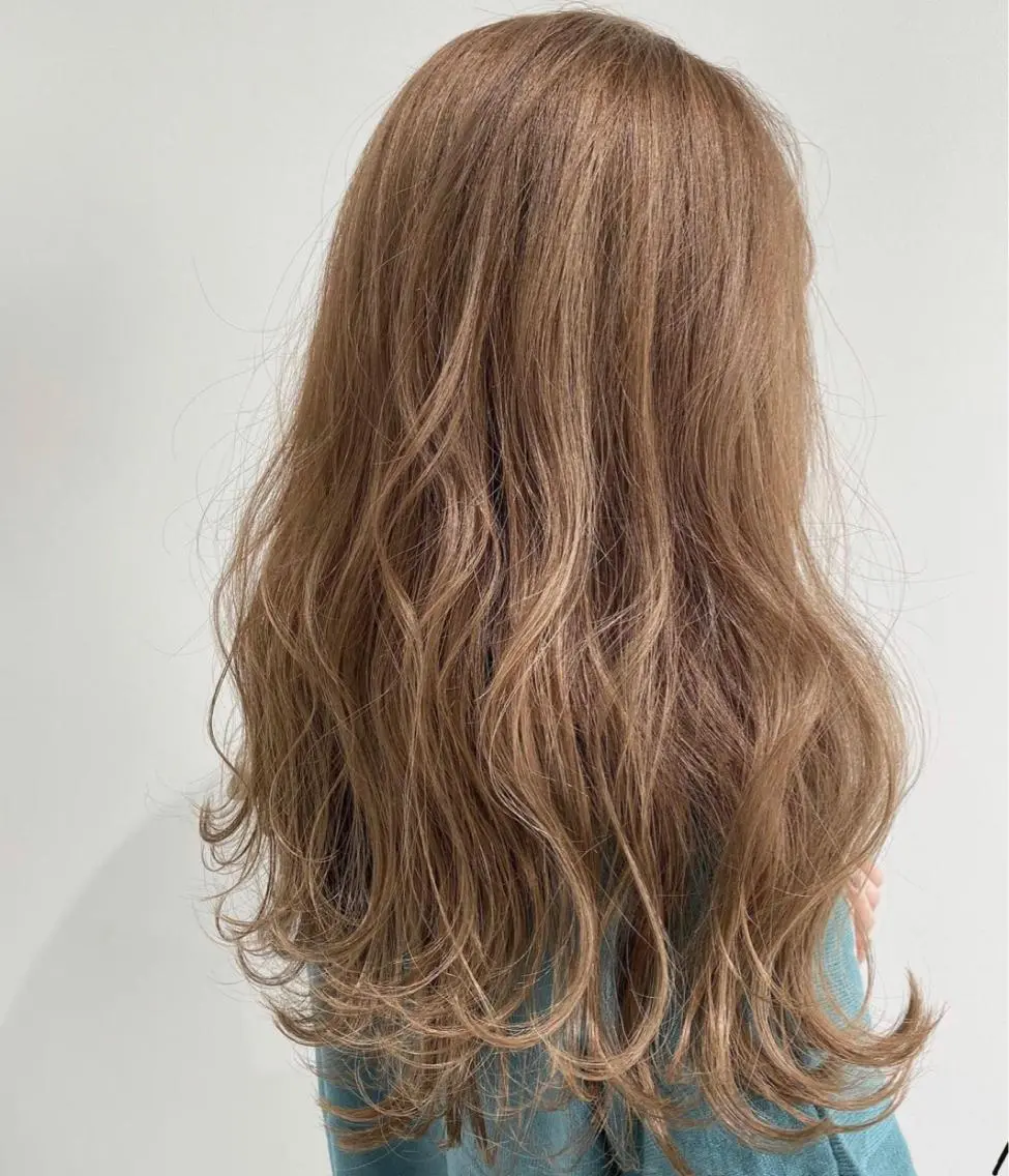 セミロング カラー ベージュカラー ブリーチ ハイトーンカラー ハイトーンベージュ ヘアカラー トリートメント 過去一の柔髪ヘア 🌿einshairのヘアスタイル