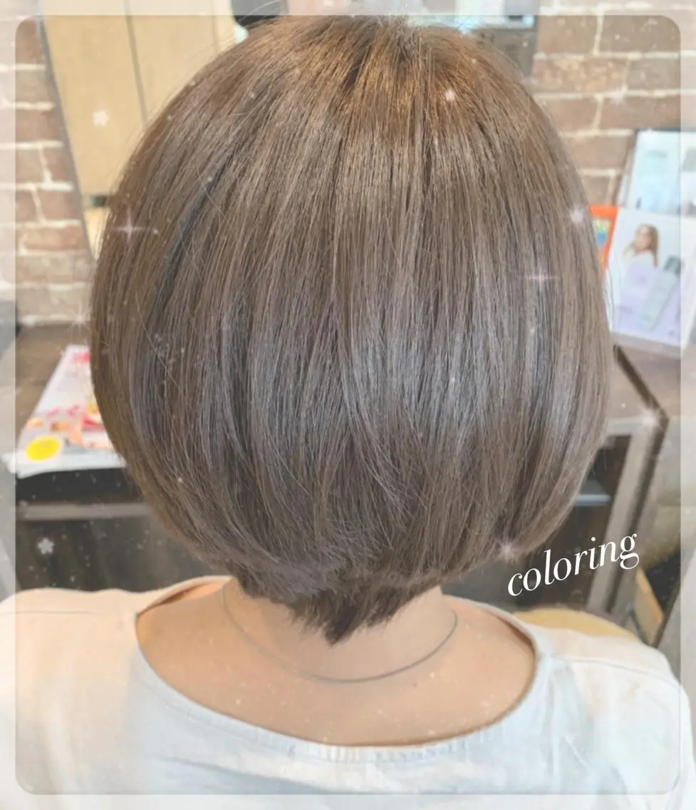 ショート カラー コミヤ チナミのヘアスタイル
