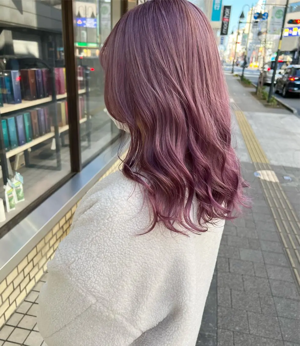 セミロング カラー パーマ ヘアアレンジ ハイトーンカラー ピンクカラー ハイトーン特化🤍 浦住のヘアスタイル