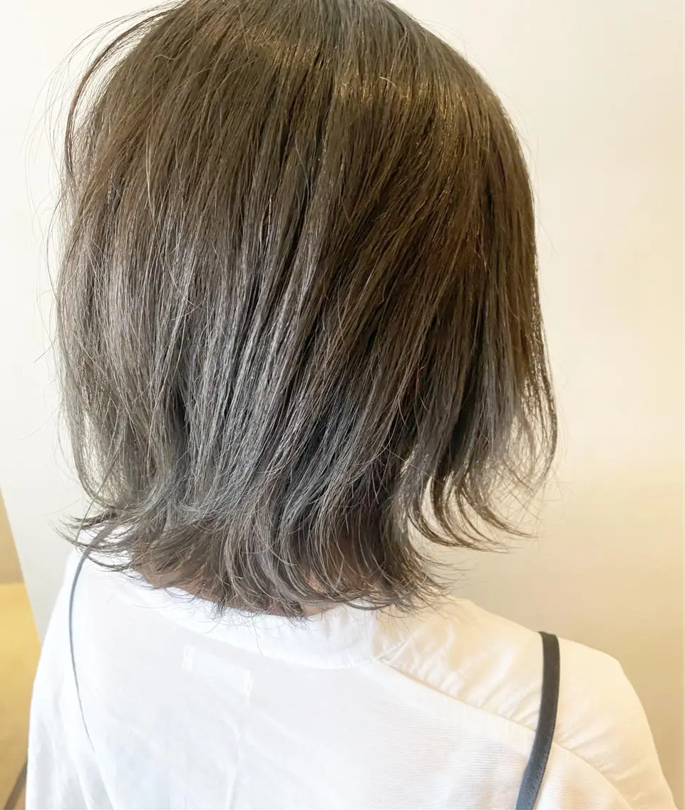 ミディアム カラー ヘアアレンジ ネイル マツエク・マツパ 透明感カラー ハイライトカラー 外国人風カラー ハイライト 外ハネヘア カット ヘアカラー 夜23時まで予約🉑 reverieあきらのヘアスタイル