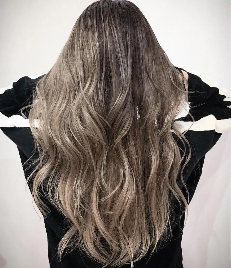 ロング カラー バレイヤージュ レイヤーカット 武内 由貴のヘアスタイル