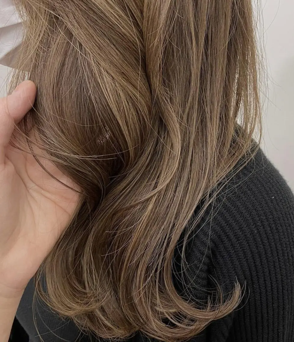 カラー アトリエファゴ Yuineのヘアスタイル