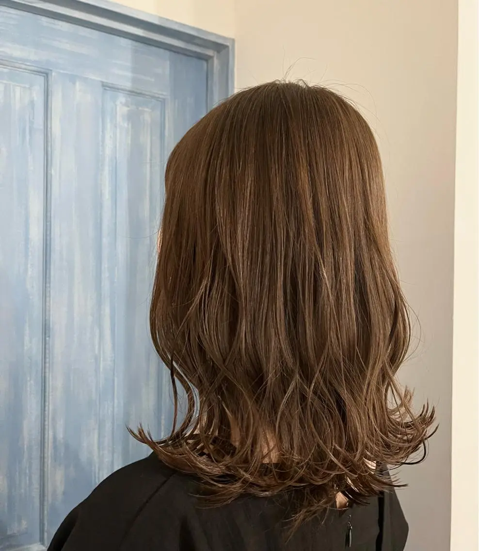 ミディアム カラー ブリーチ ハイライトカラー ブリーチなしカラー ハイライト よこもり あいのヘアスタイル