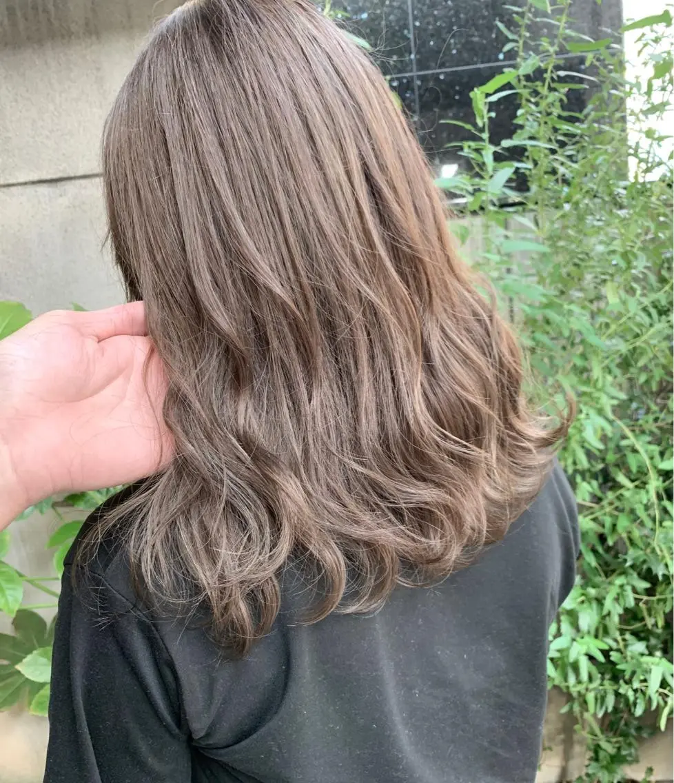 ミディアム カラー レイヤーカット 西村あきやのヘアスタイル