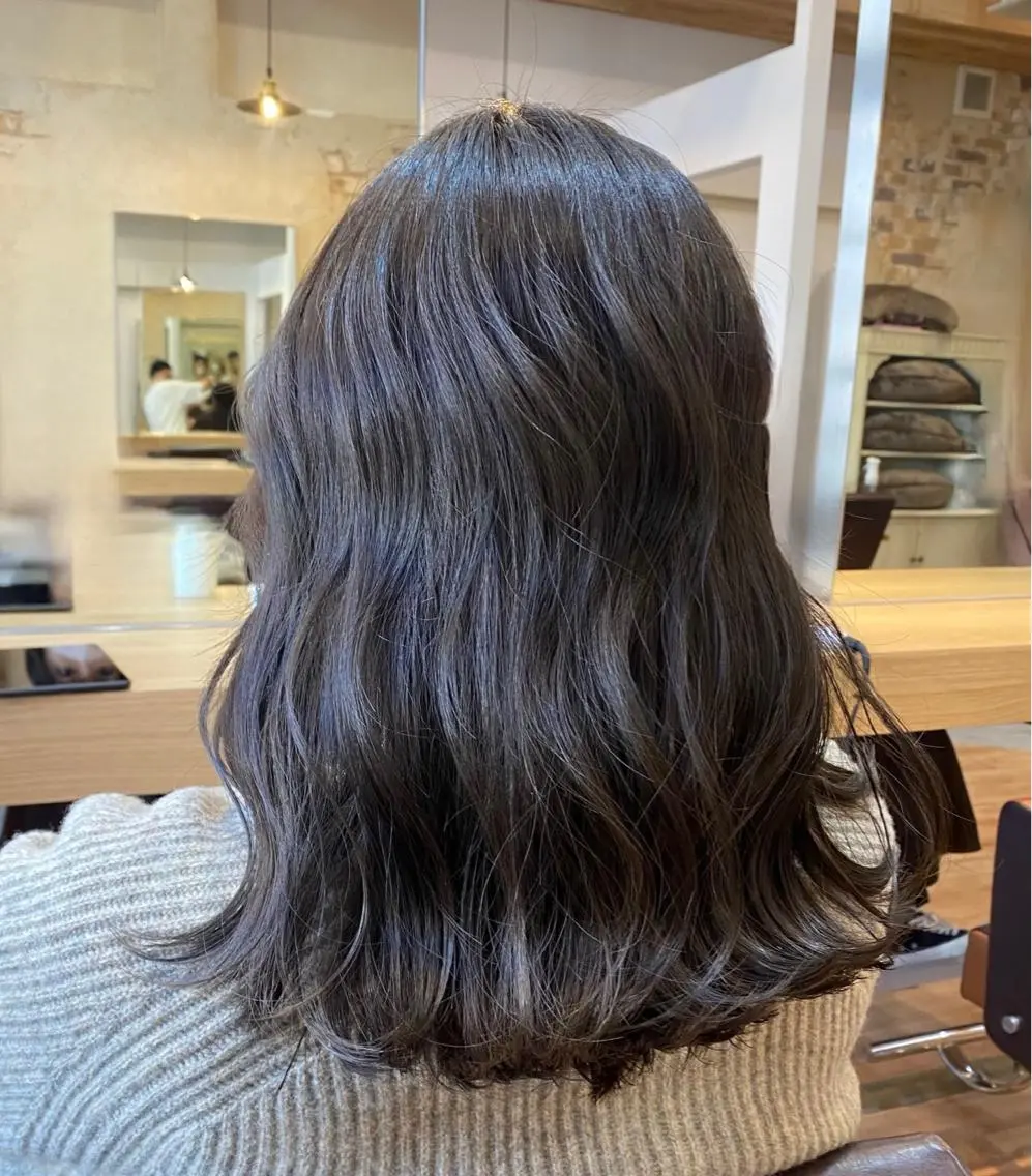 ミディアム カラー グレージュ オリーブグレージュ オリーブグレー マンツーマン 美容師💚コウブチのヘアスタイル