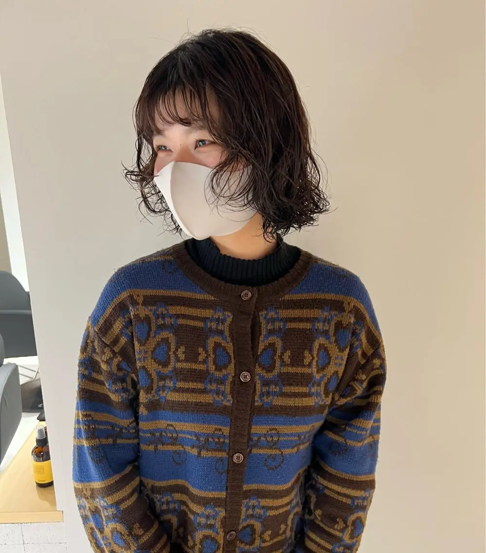 ミディアム パーマ 顔周りカット io濱川 遥のヘアスタイル