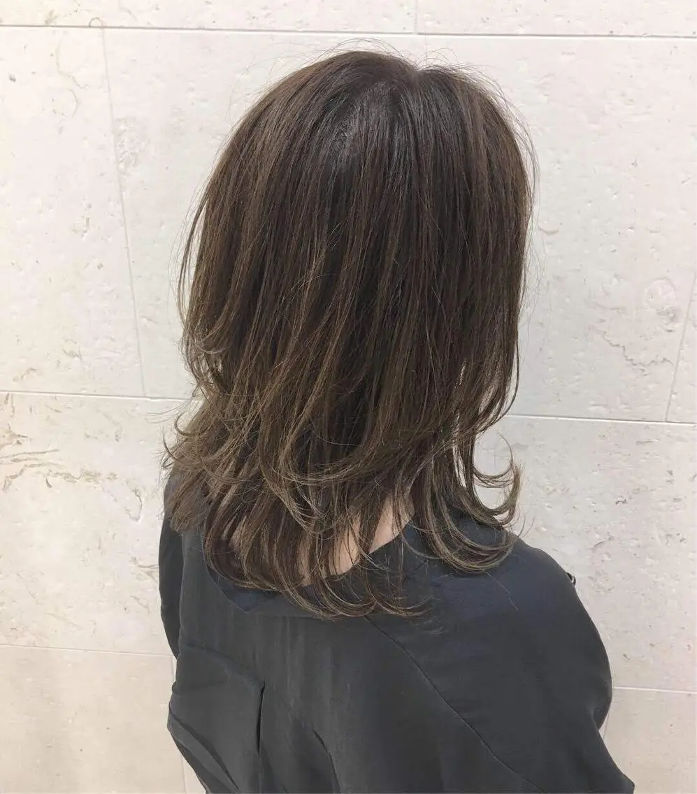 セミロング カラー アディクシーカラー ハイライトカラー ハイライト レイヤーカット 斉藤 貴也のヘアスタイル