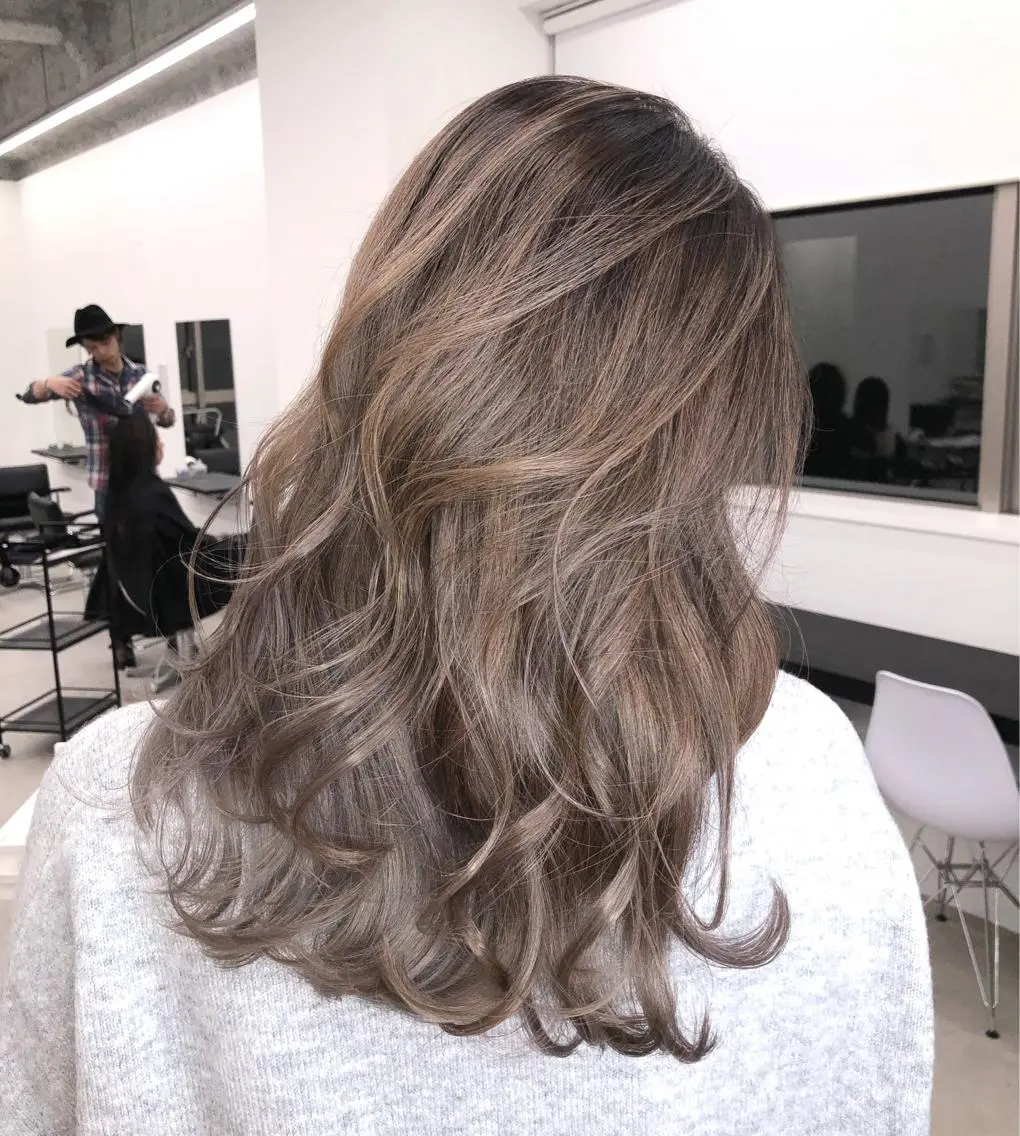 セミロング カラー バレイヤージュ レイヤーカット ブリーチ 透明感HIDEのヘアスタイル