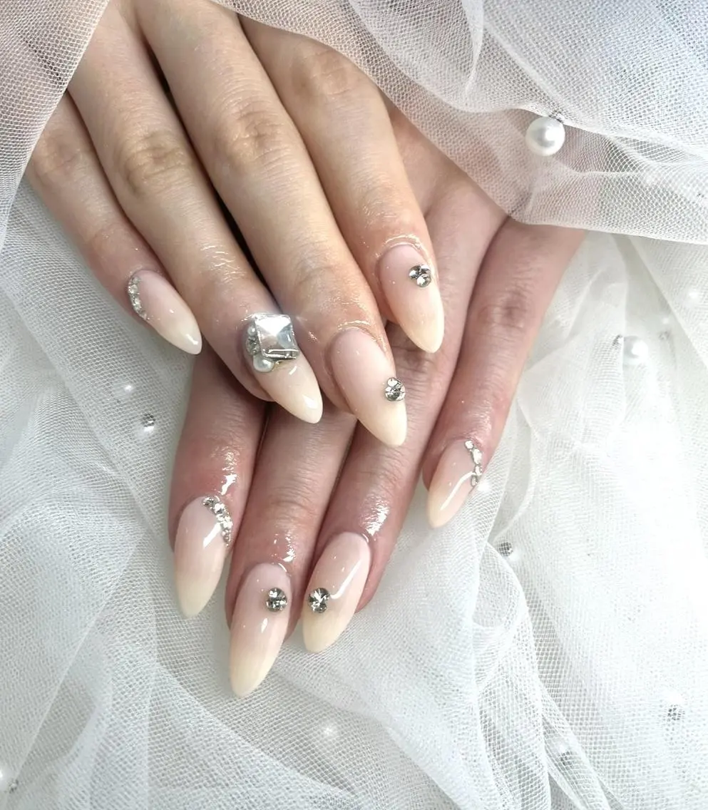 ネイル ストーンネイル nail salon Ellisのネイルデザイン