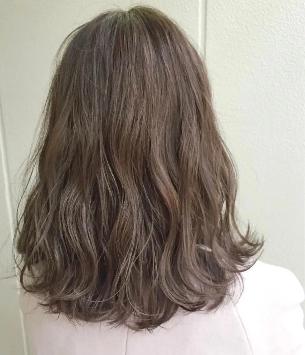 セミロング カラー ヘアアレンジ ベージュカラー 🪄🫧ハイトーン/ 乙津茜🐰L'wisのヘアスタイル