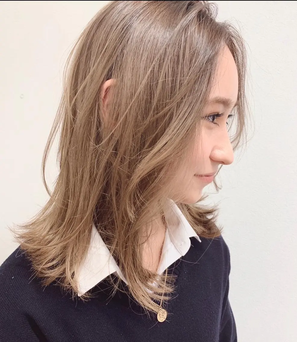 ミディアム カラー ベージュカラー 透明感カラー モカベージュ 西山梨々【5/1〜 復帰致します🌼】のヘアスタイル