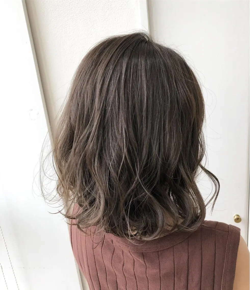 ショート カラー ヘアアレンジ グレージュ ハイライトカラー 3Dハイライト ハイライト カット ヘアカラー Le/a谷町 野上幹太のヘアスタイル