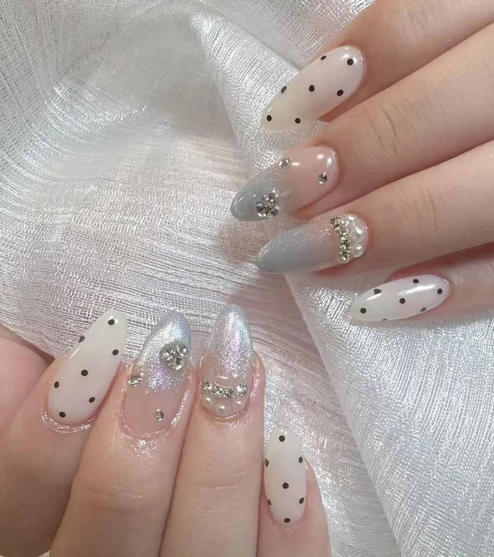 ネイル 長さ出し フレンチネイル 韓国ネイル マグネットネイル 持ち込み ハンドネイル ハンドケア The Nail& EyeLashのネイルデザイン