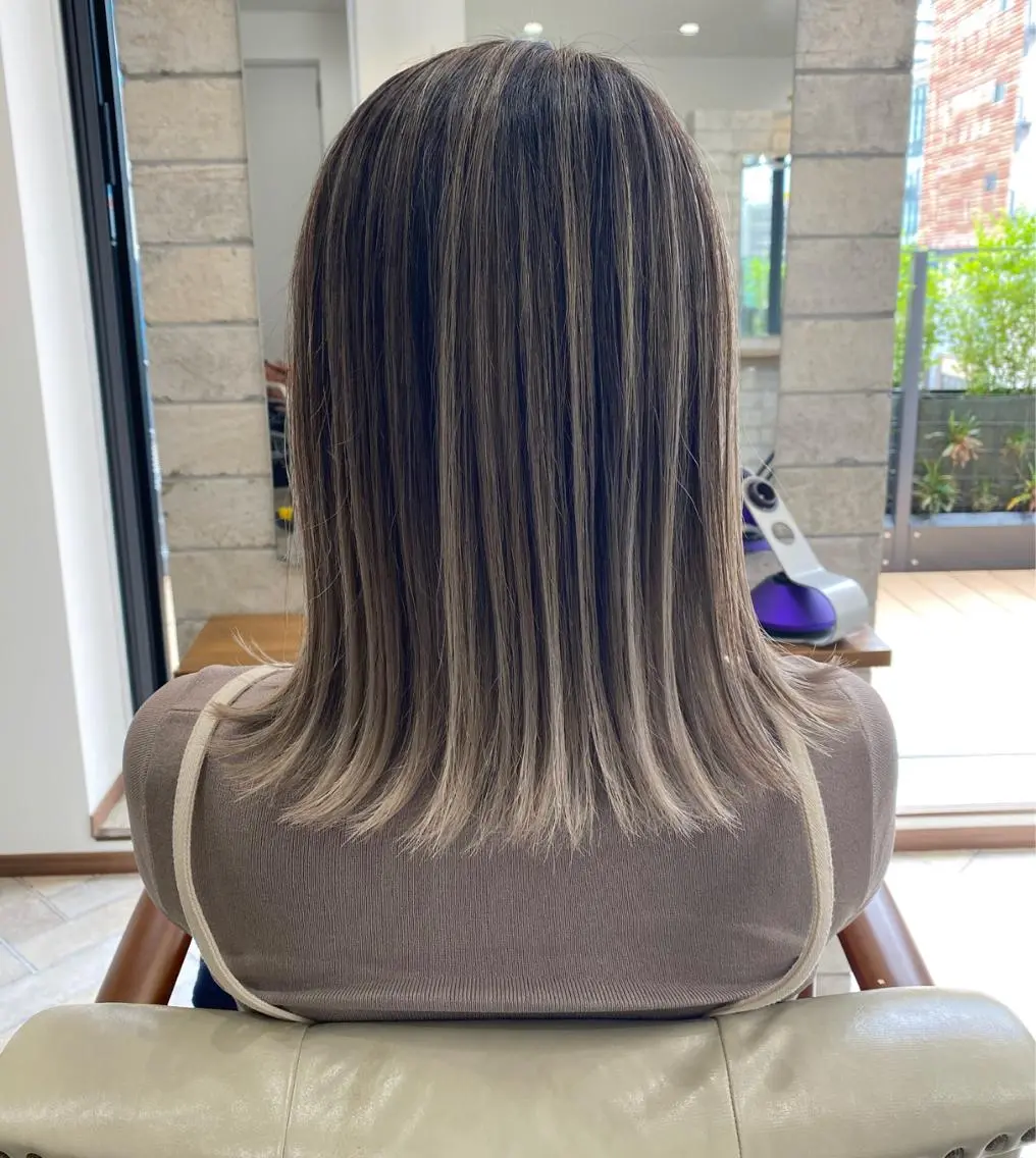 ミディアム カラー パーマ ヘアアレンジ メンズ キッズ ネイル マツエク・マツパ カット ヘアカラー ハイライト、レイヤー カット/西梅田/中西のヘアスタイル