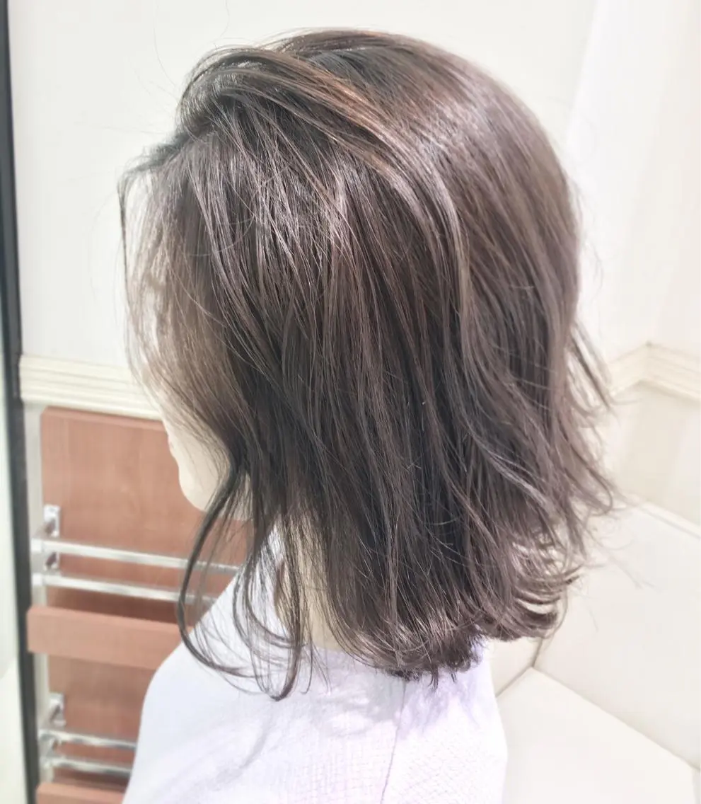ショート カラー グレージュ 外ハネヘア カット ヘアカラー トリートメント ブリーチ/バレイヤ ージュ川端裕司のヘアスタイル