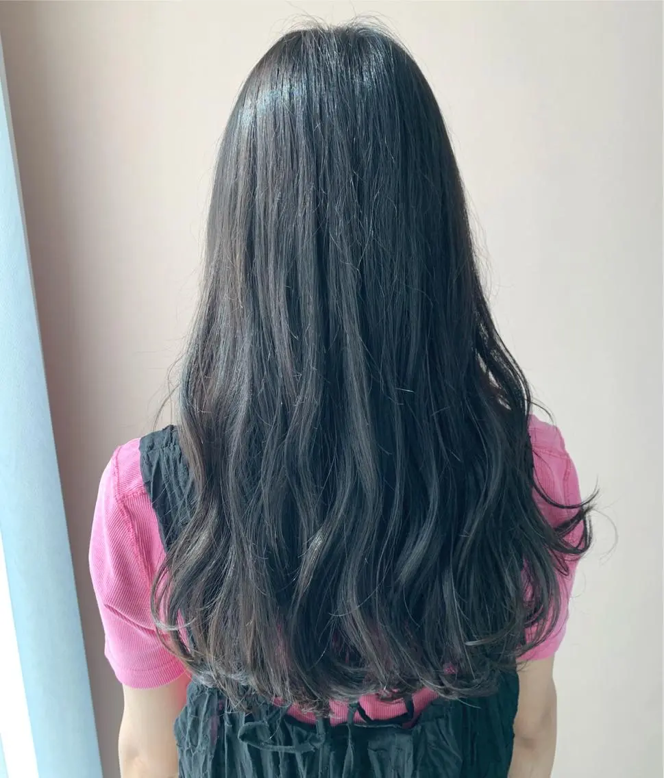 ロング カラー ブリーチ ブルーカラー ブルーグレー ブリーチなしカラー hubhair レイヤー/透明感のヘアスタイル