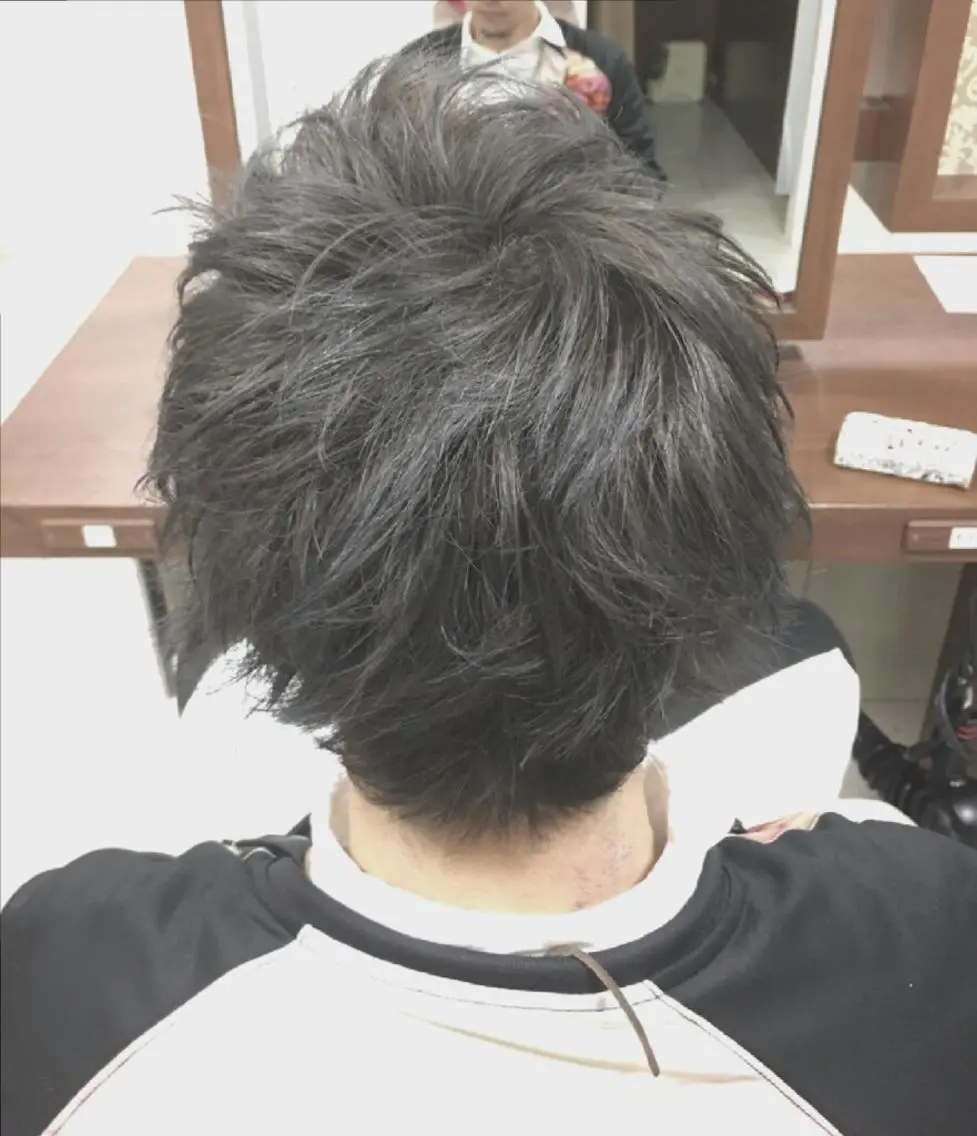 ショート メンズ カラー ブルーカラー ブルージュ 【Sweep】おじま のぞみのヘアスタイル