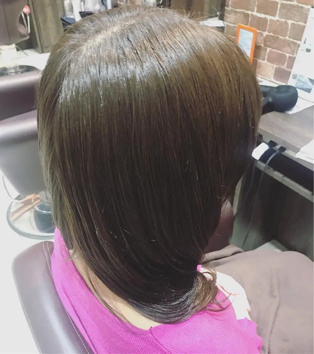 セミロング カラー セミロングパーマ カット ヘアカラー トリートメント コミヤ チナミのヘアスタイル
