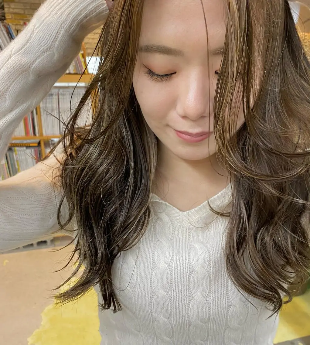 ロング カラー ハイライトカラー ハイライト Moca 〰️のヘアスタイル