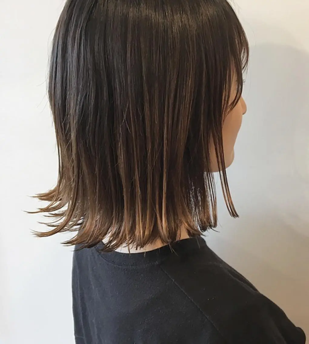 ミディアム カラー ボブ 外ハネヘア カット ヘッドスパ 鈴木 翔梧のヘアスタイル