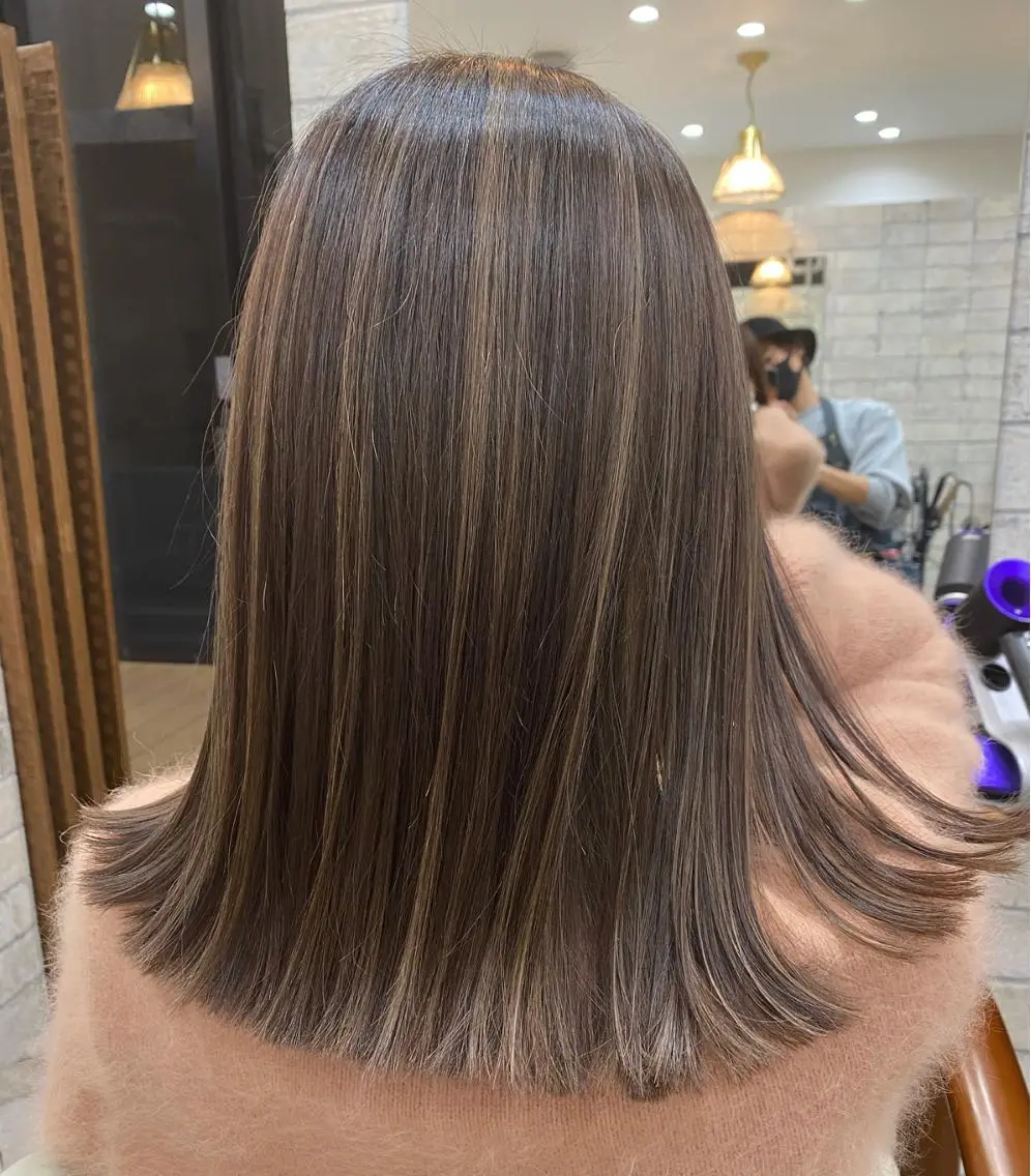 セミロング カラー パーマ ヘアアレンジ メンズ キッズ ネイル マツエク・マツパ カット ヘアカラー ハイライト、レイヤー カット/西梅田/中西のヘアスタイル