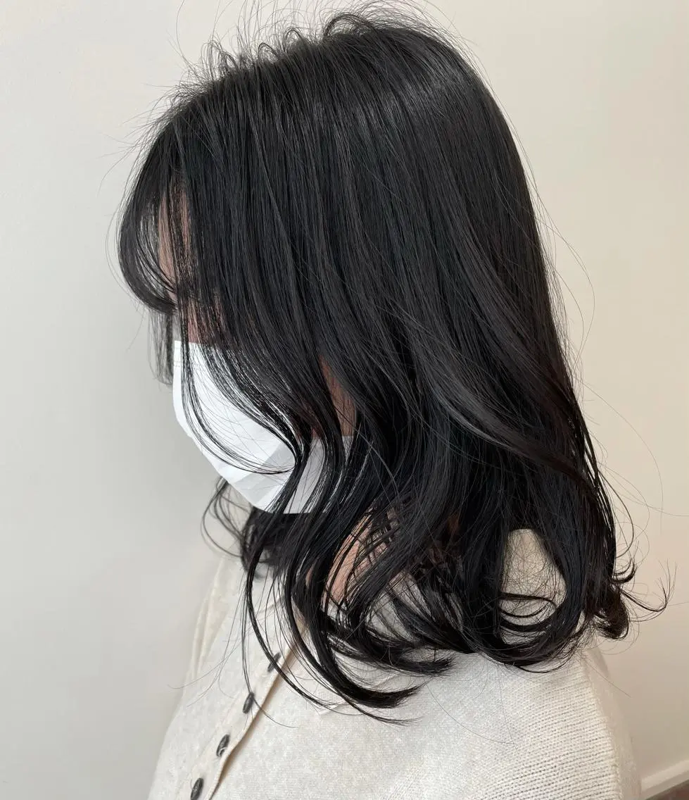 ミディアム カラー 透明感カラー 🩶🩵🩷AIRIのヘアスタイル