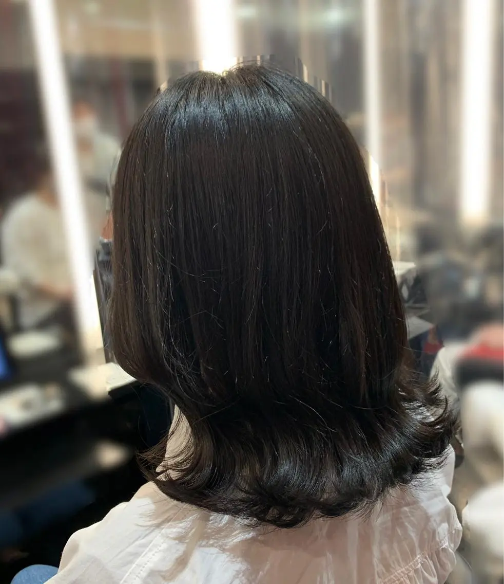ミディアム ヘアアレンジ 顔まわりレイヤー レイヤーカット 艶髪/白髪ぼかし ヘッドスパ/大野結菜のヘアスタイル