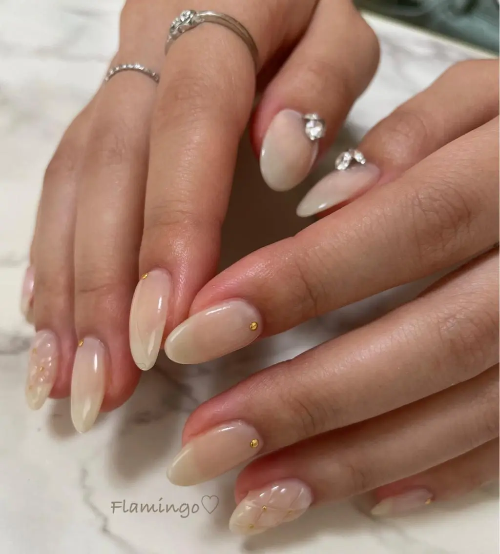 ネイル ジェルネイル ストーンネイル 爪を傷ませない♡ 爪の土台を第一に✨のネイルデザイン