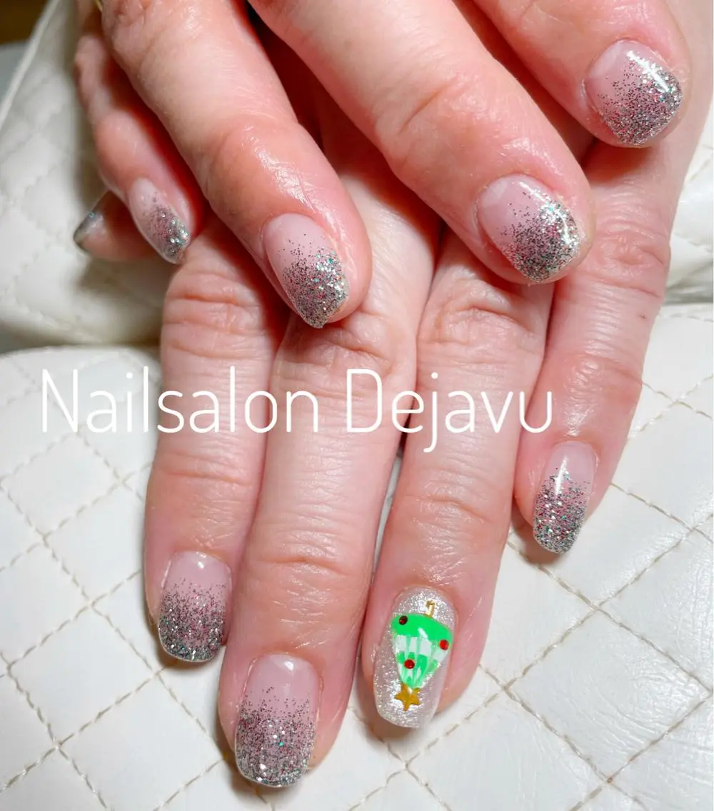 ネイル アートネイル グラデーション グリーン ラメ(グリッター) ラメグラデーション Nail salon Dejavu 🌿のネイルデザイン