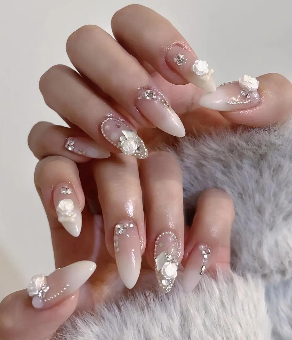 ネイル ハンドネイル Luna Nailsのネイルデザイン