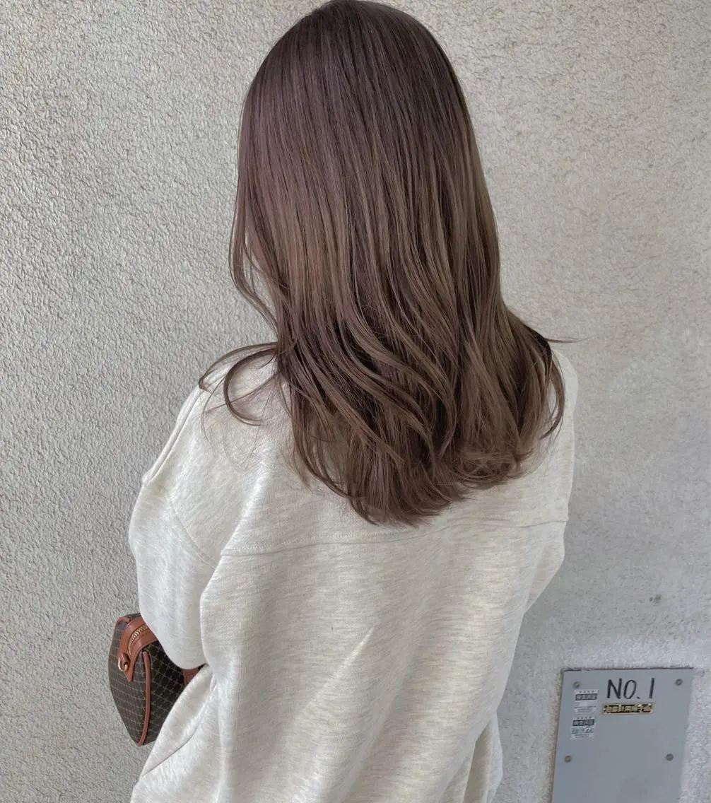 セミロング カラー ブリーチ カット ヘアカラー トリートメント お洒落ベージュ🤎 代官山shibukiのヘアスタイル
