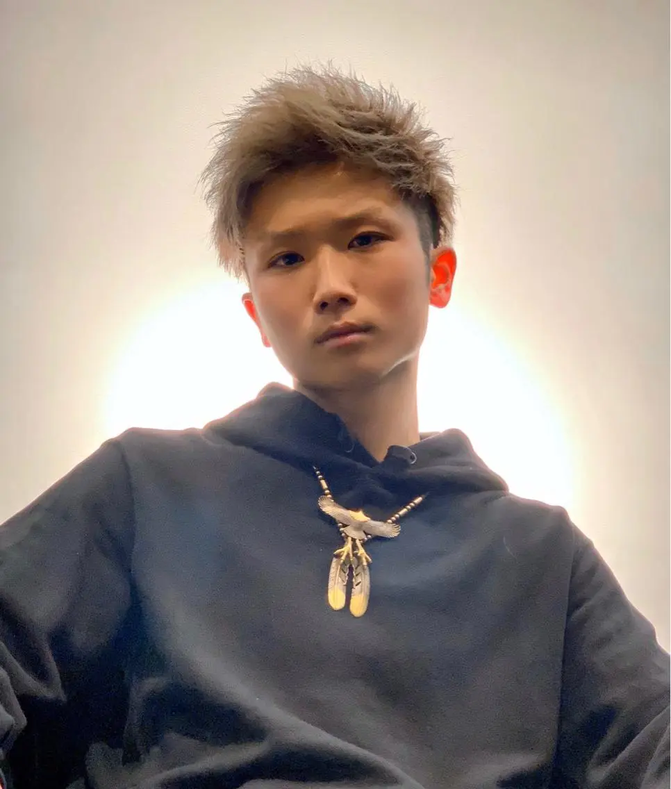 カラー メンズ メンズハイトーン モヒカン ハイトーンカラー メンズ専門 井藤 雅也のヘアスタイル